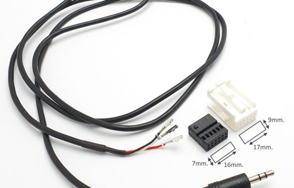 Универсален AUX  кабел  за автомобилно радио